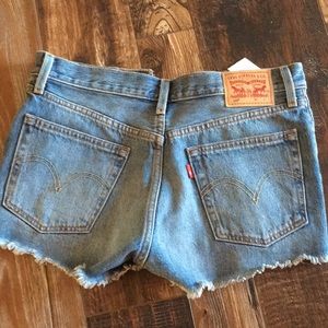 VINTAGE LEVI SHORTS 26 URBAN OUTFITTERS
